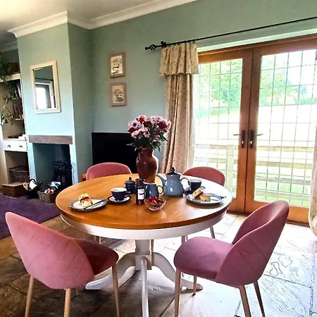 The Old Telephone Exchange - Surrounded By Fields! Holiday home *