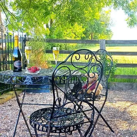 The Old Telephone Exchange - Surrounded By Fields!