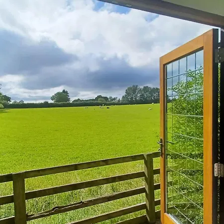 The Old Telephone Exchange - Surrounded By Fields! Holiday home