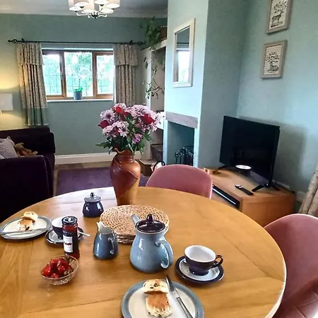 The Old Telephone Exchange - Surrounded By Fields! Holiday home *