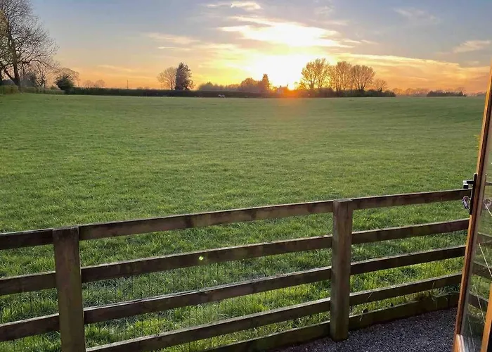 The Old Telephone Exchange - Surrounded By Fields! *