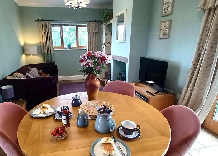 The Old Telephone Exchange - Surrounded By Fields! Holiday home *